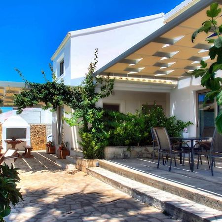 Issos Beach Villa Línia المظهر الخارجي الصورة