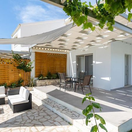 Issos Beach Villa Línia المظهر الخارجي الصورة
