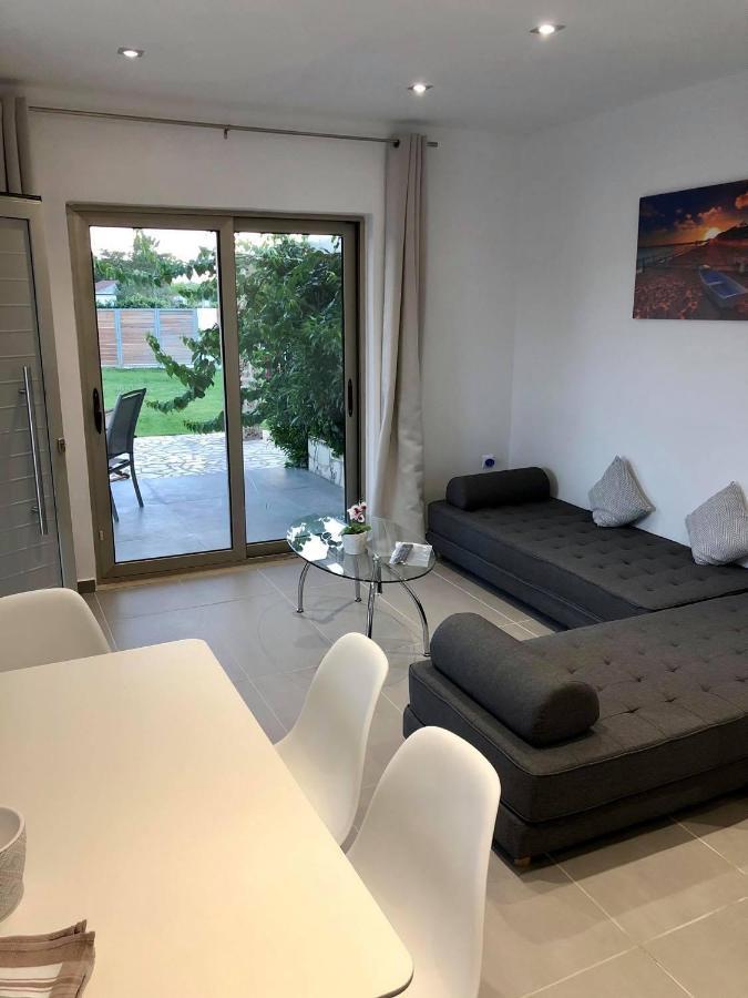 Issos Beach Villa Línia المظهر الخارجي الصورة