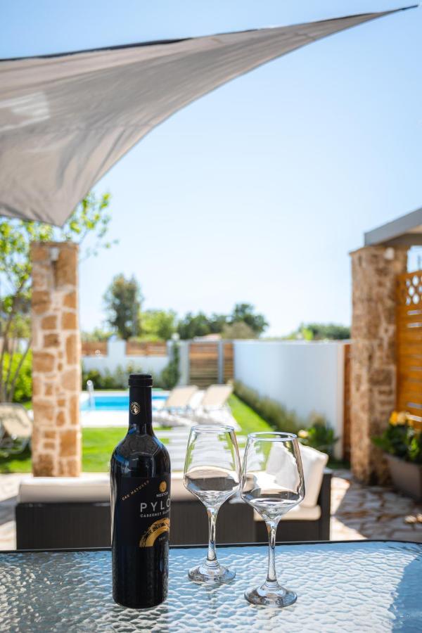 Issos Beach Villa Línia المظهر الخارجي الصورة