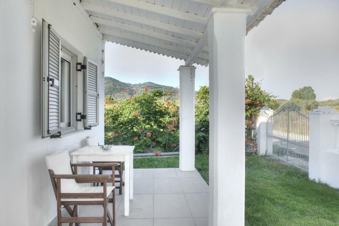 Issos Beach Villa Línia المظهر الخارجي الصورة