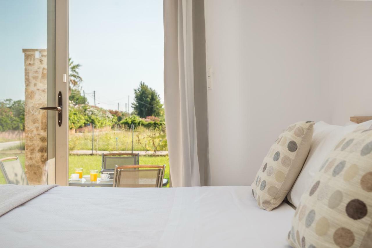 Issos Beach Villa Línia المظهر الخارجي الصورة