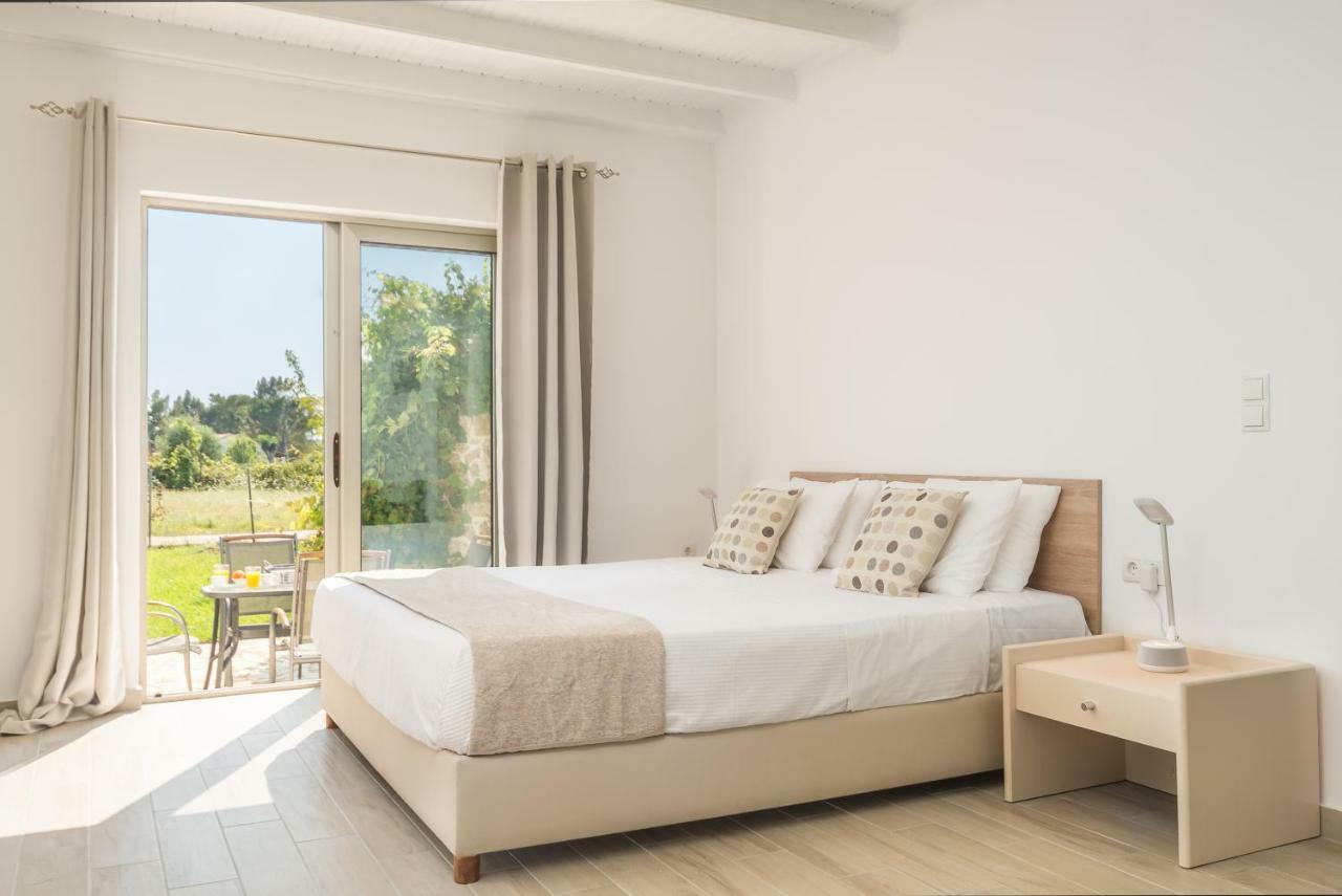 Issos Beach Villa Línia المظهر الخارجي الصورة
